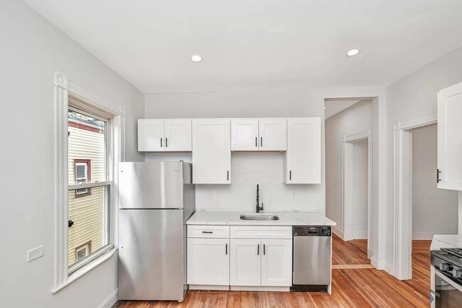 Primary Photo - 41 Dix St