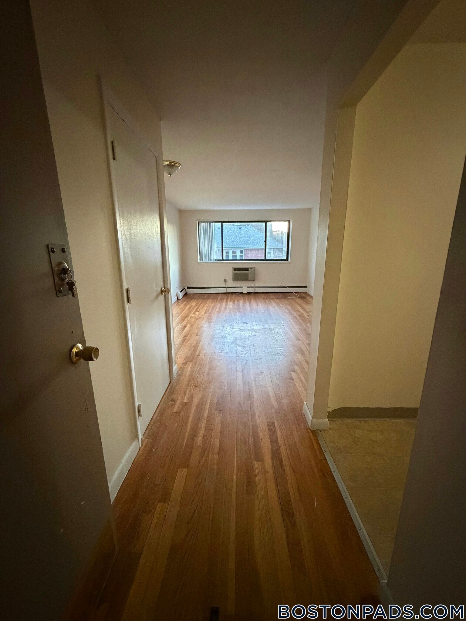 Building Photo - 122 Dustin St