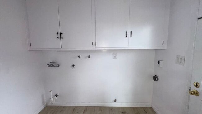 Building Photo - 10452 Ceres Ave