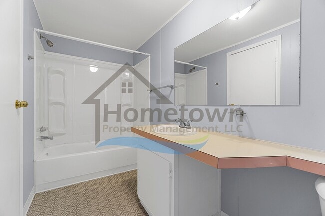 Building Photo - 3 Bedroom 2 Bathroom Home with Off-Street ...