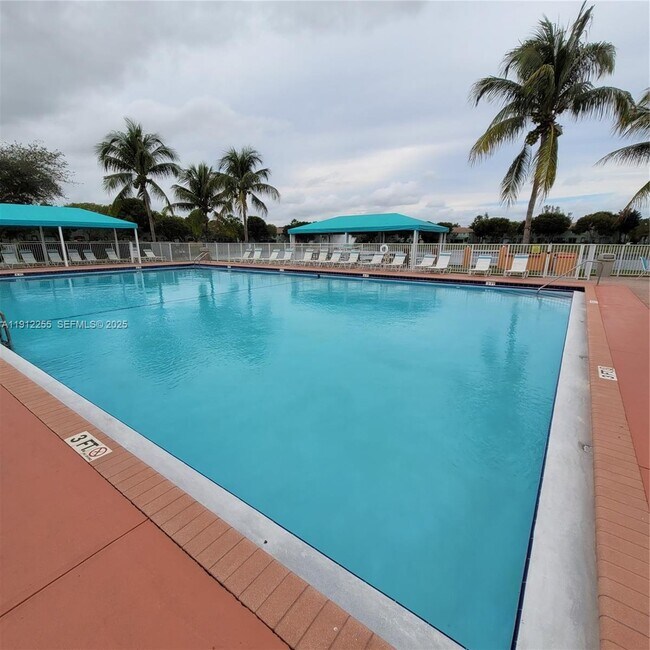 Building Photo - 1666 SE 27th Ct