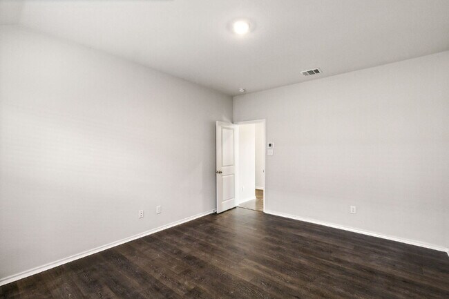 Building Photo - 606 Wrangler Dr