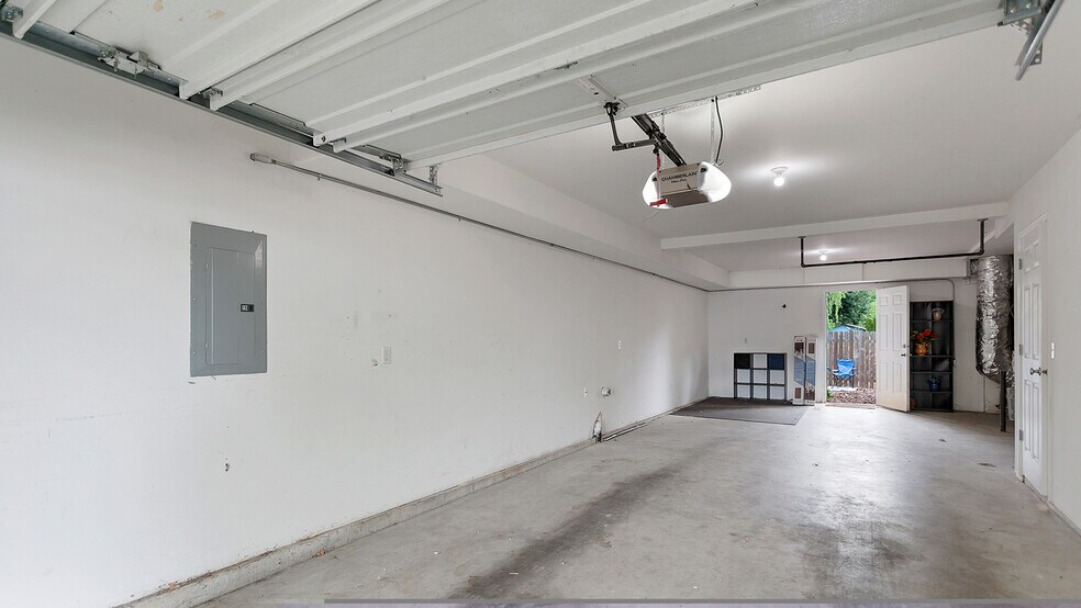 Building Photo - 17387 SW Novato Ln