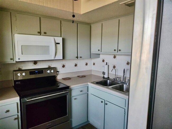 Building Photo - 11700 Park Blvd