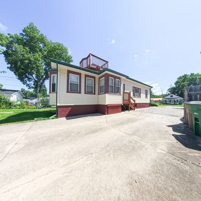 Building Photo - Newly updated 3 bedroom 2 bathroom home