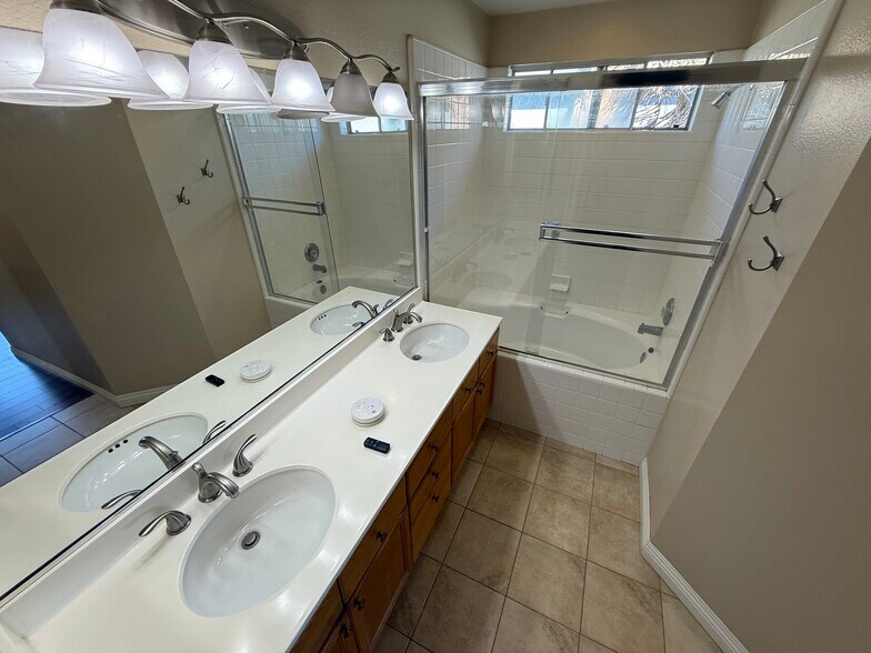 Building Photo - 748 North Siavohn Drive