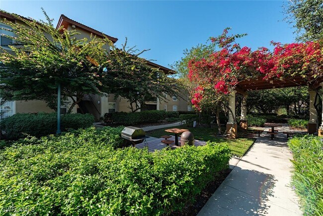 Primary Photo - 8861 Colonnades Ct W