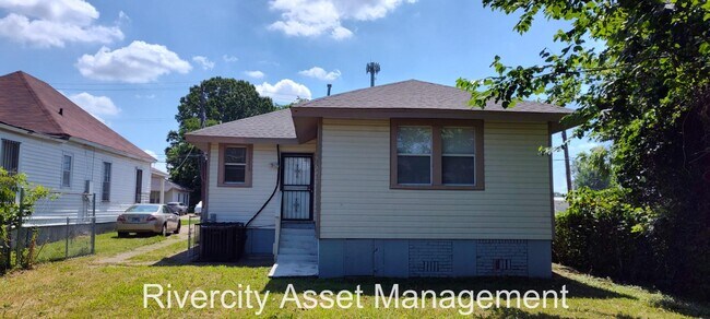 Building Photo - 659 Decatur St