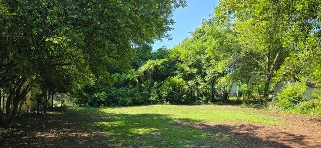Building Photo - 2 BR/ 1 BA Home