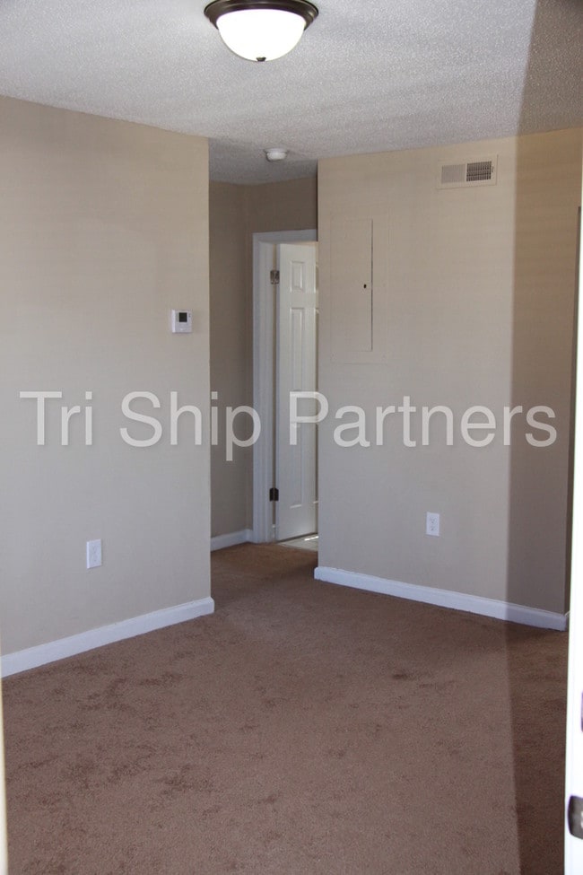 Building Photo - Available for Immediate Move In