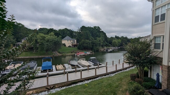 Building Photo - Three Bedroom Waterfront Condo Mooresville