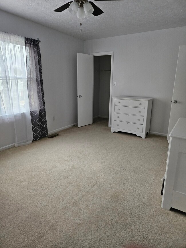 Building Photo - 309 Crestwood Ct