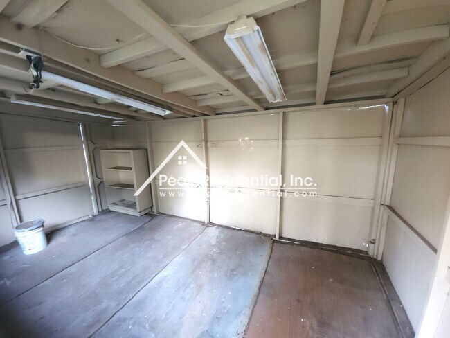 Building Photo - Nice 3bd/1.5 ba Carmichael Home With RV Access!