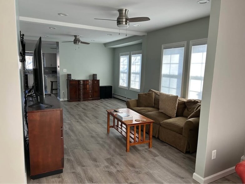 Building Photo - 18 Park Ave