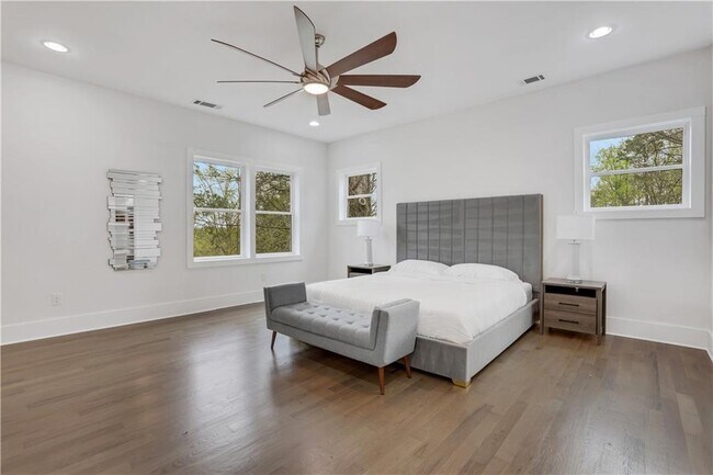Building Photo - 2497 Wawona Dr NE