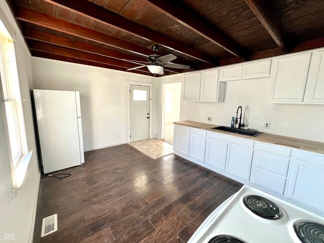 Building Photo - 231 E South C St