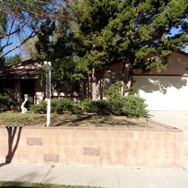 Building Photo - Spacious Private Home with Pool on Nearly Half an Acre