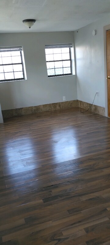 Building Photo - 823 S 2nd St