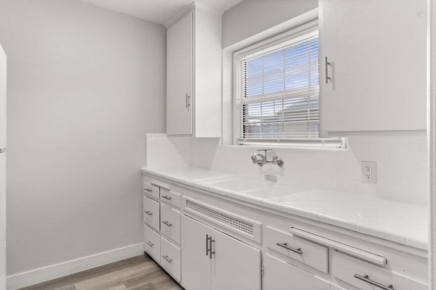 Building Photo - 801 St Louis Ave