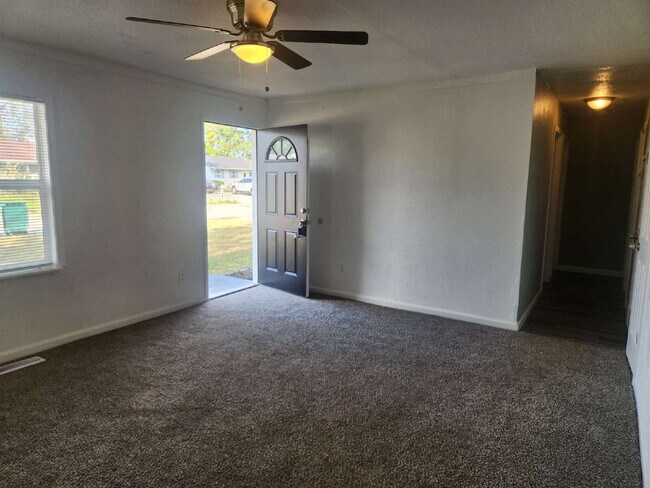 Building Photo - Charming 4-Bedroom Gem in Cahokia Heights!