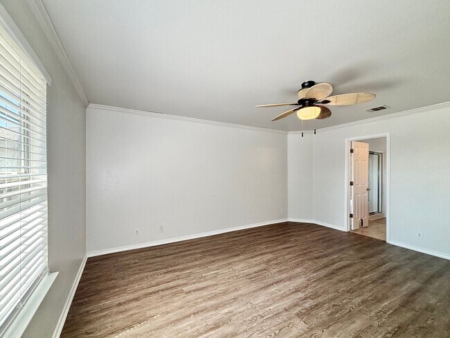Building Photo - Spacious 3 bedroom home!