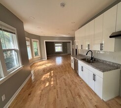 Building Photo - Beautiful 5 Bedroom, 2 Bath House for rent!!