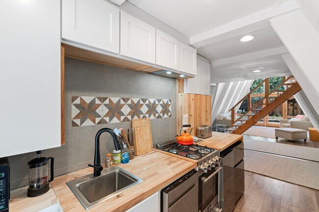 Building Photo - 7024 Hilo Ave