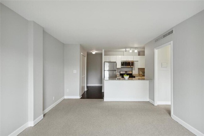 Building Photo - 2285 Peachtree Rd NE