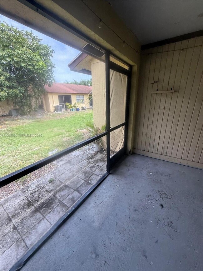 Building Photo - 472 Glenwood Dr