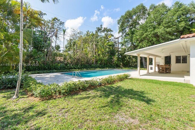 Building Photo - 6820 Granada Blvd