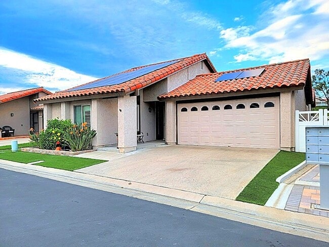 Building Photo - 28506 Barbosa