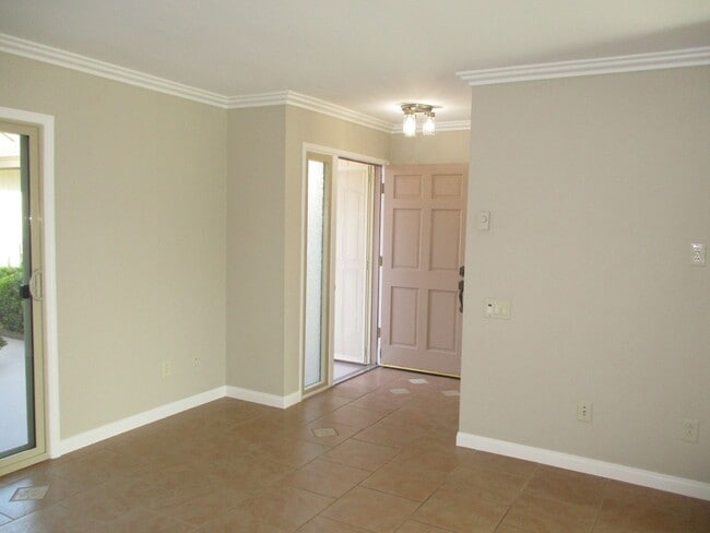 Building Photo - Rancho Bernardo 3 bedroom 2.5 bath Spaciou...
