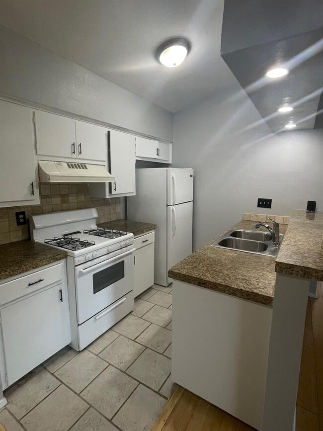Building Photo - 8003 Pinedale Cove