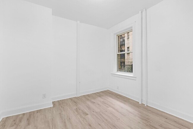 Building Photo - 137 Kensington Ave