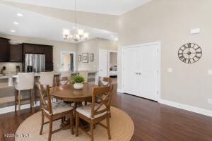 Building Photo - 2831 Country Club Dr