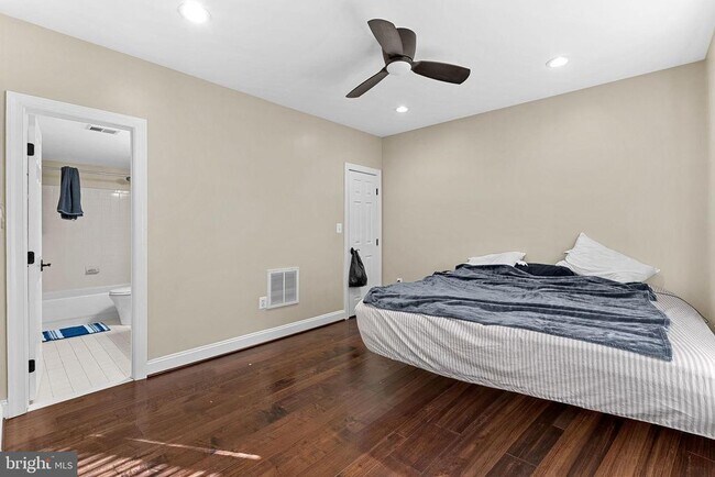 Building Photo - 8138 Rondelay Ln