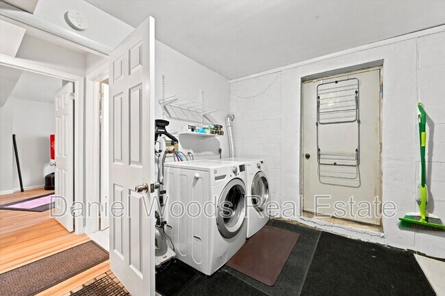 Building Photo - 409 Dutton St