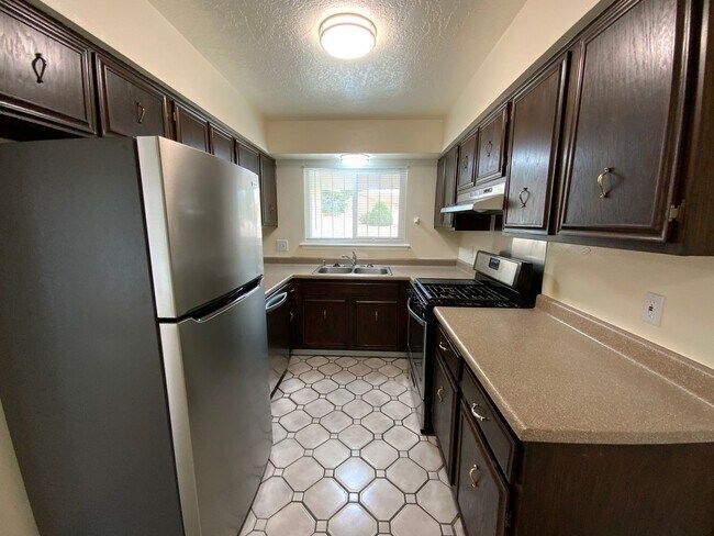 Building Photo - 4 Bedroom Single Story Home Available Near Tramway Blvd NE & Lomas Blvd NE!