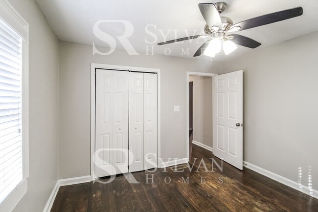 Building Photo - The living is easy in this 3 bedroom, 2 bathroom home