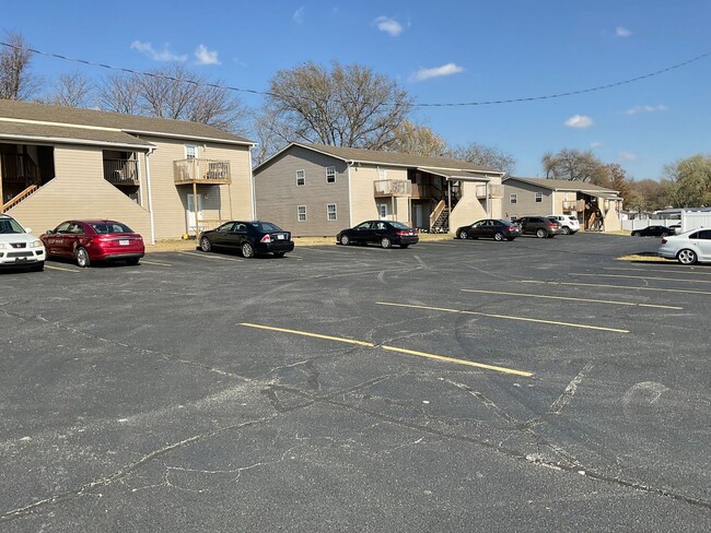 Building Photo - Newly Remodeled 2BR/2BA Apartment in Jopli...