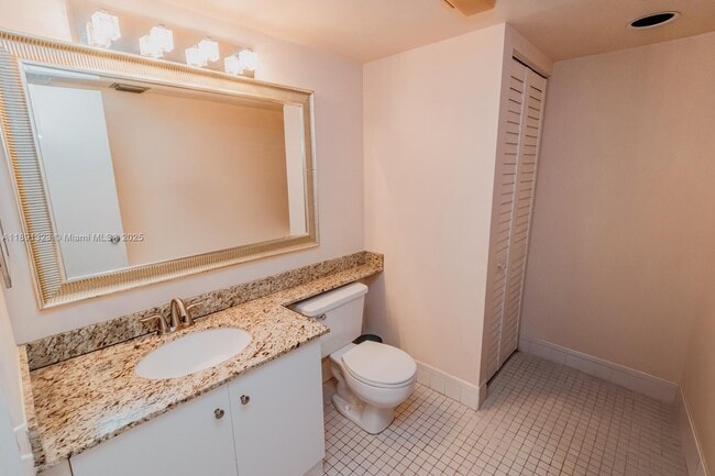 Building Photo - 13100 SW 11th Ct