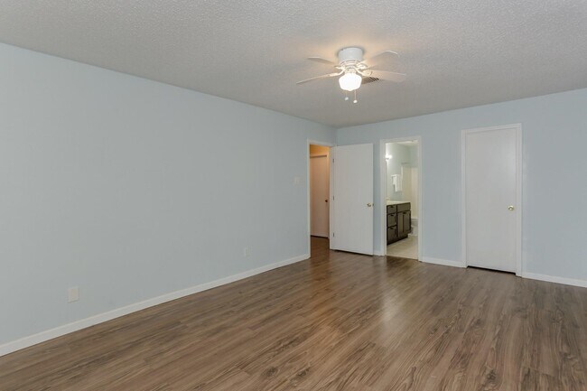 Building Photo - 2146 Greenbriar Colony Dr
