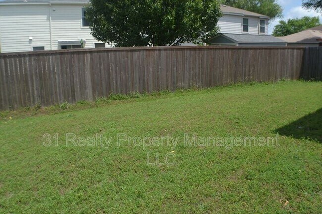 Building Photo - 1305 Swan Ridge Dr