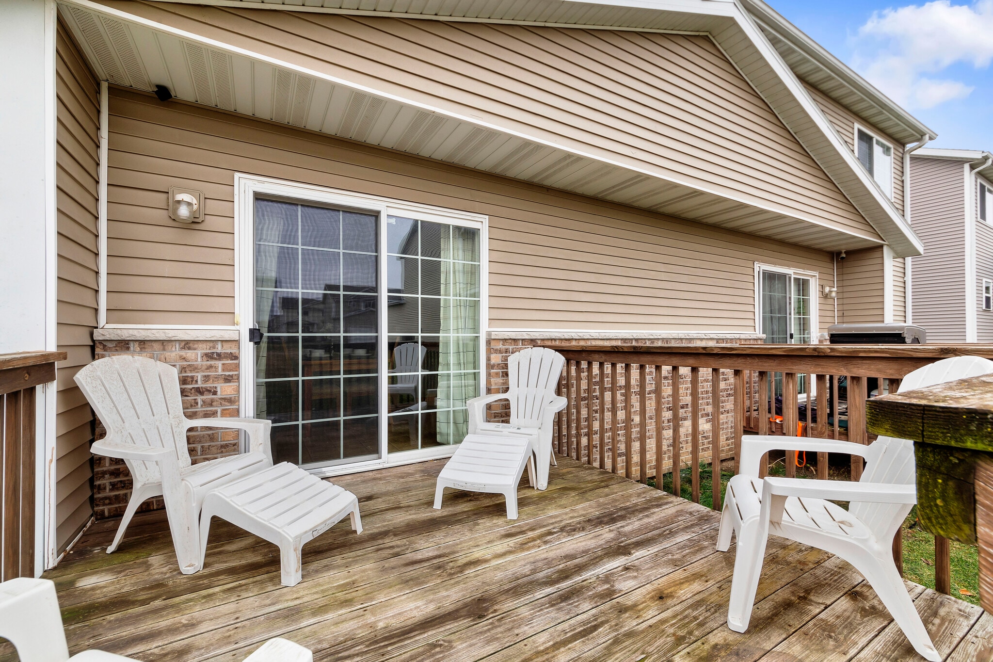 Deck with seating seating. - 115 Alydar Dr