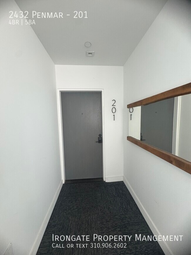 Building Photo - 2432 Penmar-201