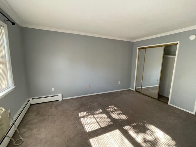 Building Photo - 250 Beechwood Ave
