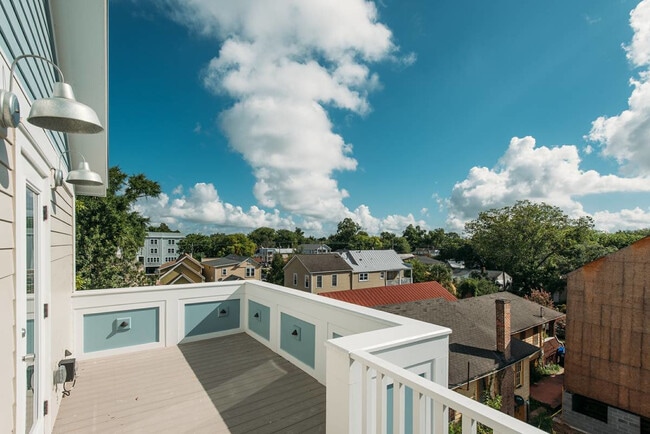 Building Photo - 10 Orrs