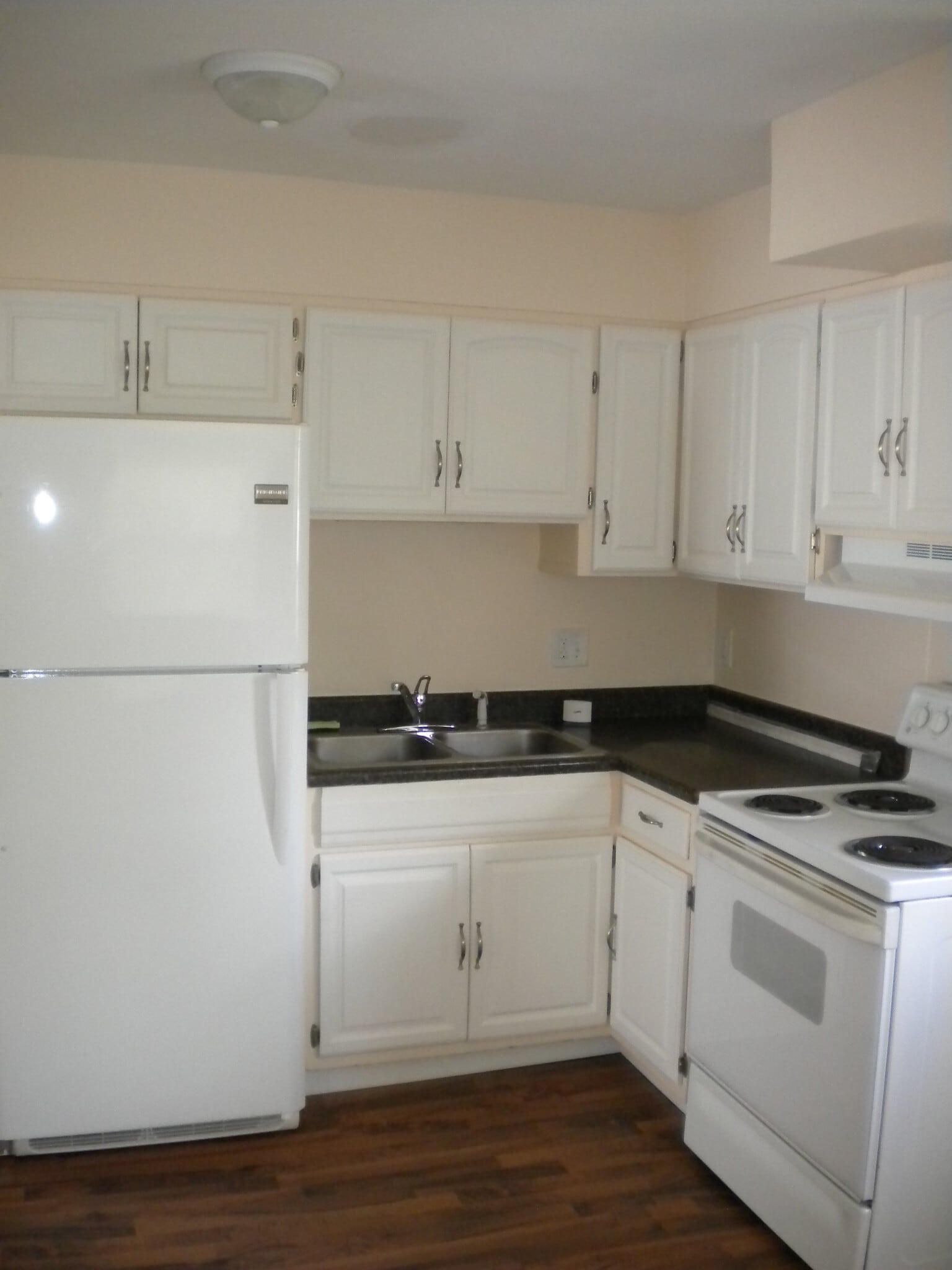 Building Photo - 3069 McGuffey Rd