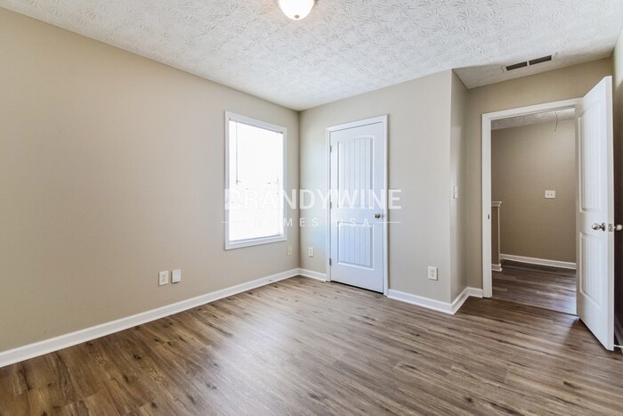 Building Photo - 6106 Ruth St SW