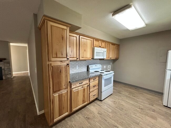 Building Photo - 8219 Elkridge Ave